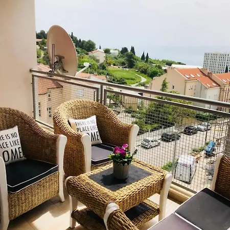 Near Beach With Garage And Balcony Daire Split