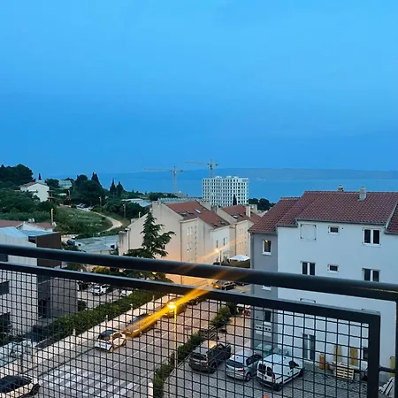 Near Beach With Garage And Balcony Apartmán Split